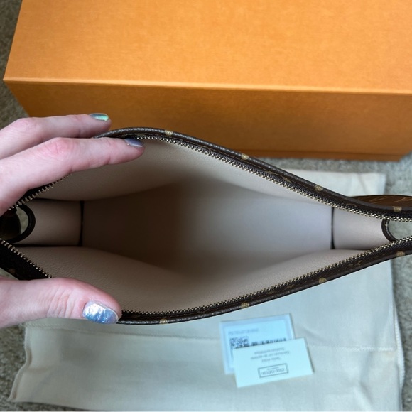 Louis Vuitton Toiletry 26 monogram pouch new in box - Picture 8 of 9